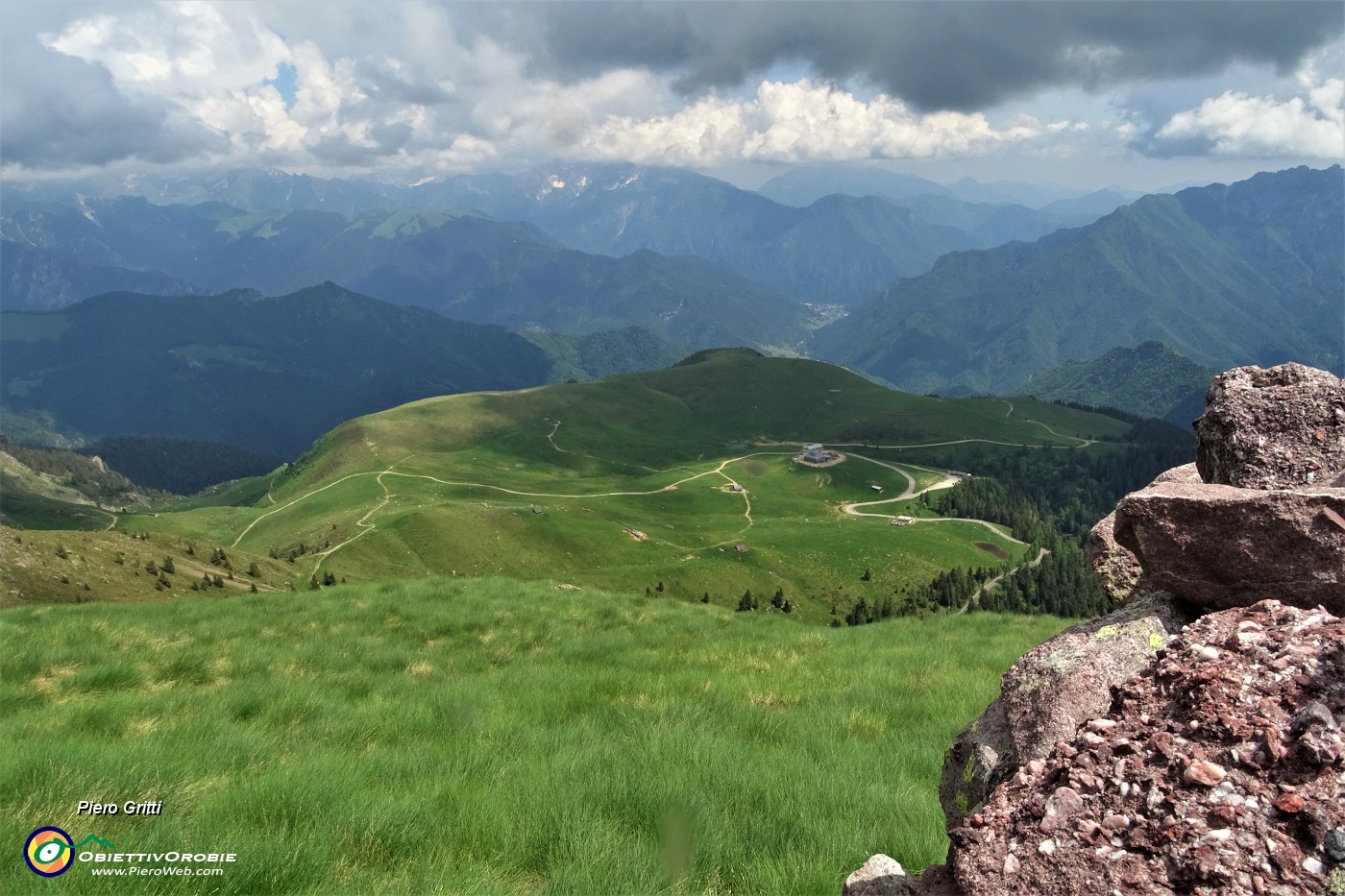 77 Dal Monte Avaro vista sui Piani.JPG